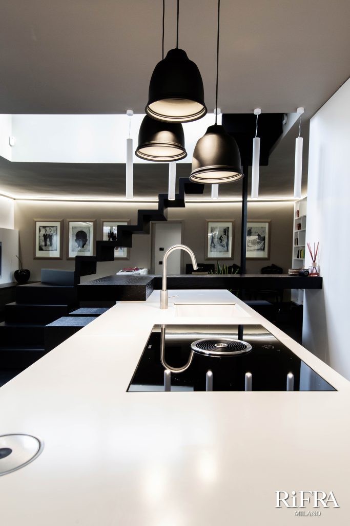 Appartamento di design a Lecco con cucina e bagni RiFRA